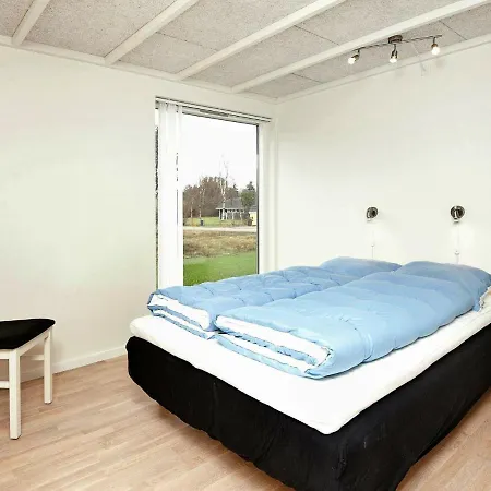Three-bedroom Holiday In 33 Semesterbostad Oksbøl