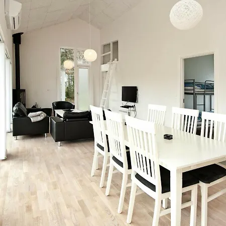 Three-bedroom Holiday In 33 Semesterbostad