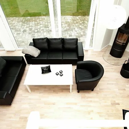 Semesterbostad Three-bedroom Holiday In 33
