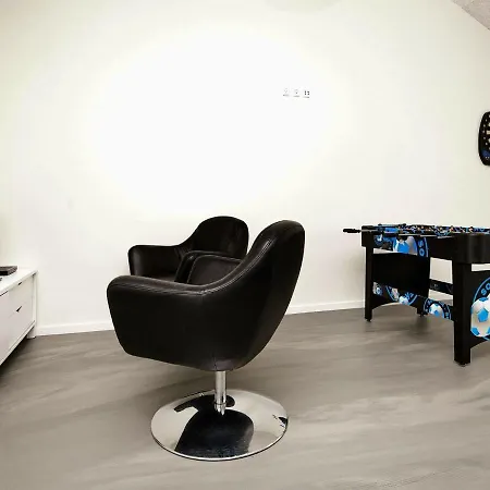 Semesterbostad Three-bedroom Holiday In 33