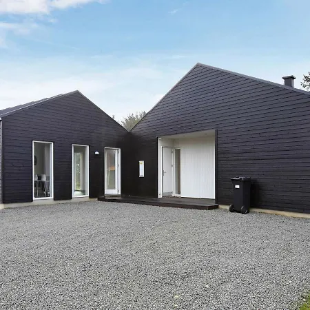 Three-bedroom Holiday In 33 Semesterbostad